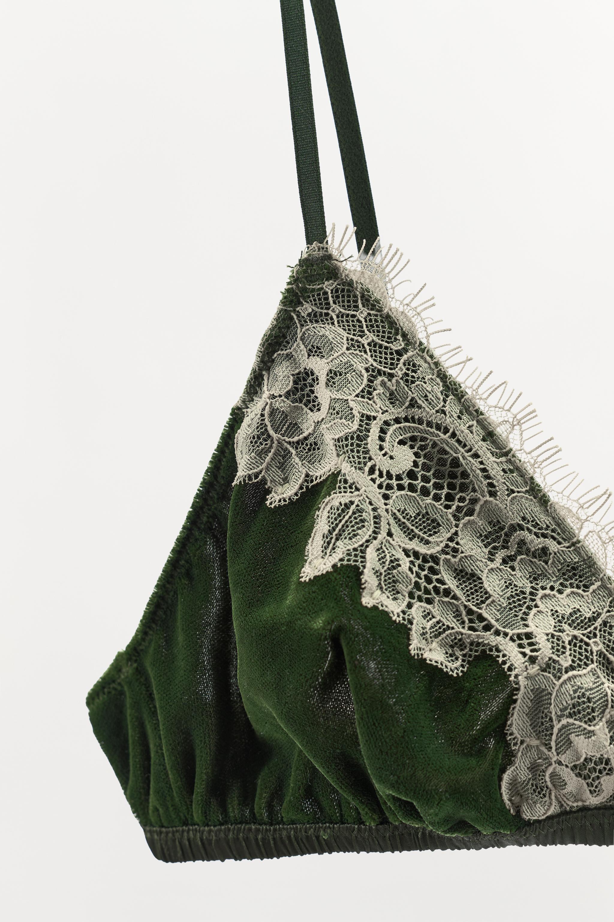 BRALETTE TRIANGULAIRE EN VELOURS ET DENTELLE